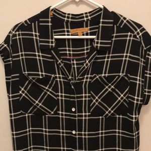 JACHS Girlfriend soft plaid button down shirt.
